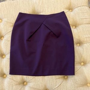 H&M mini skirt-plum coloured fabric with gold zipper Brand new-never worn Sz 10
